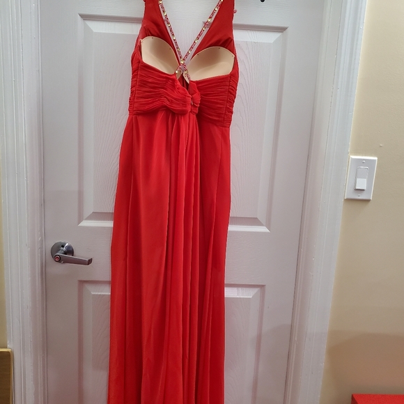 Red Dress - Picture 5 of 8